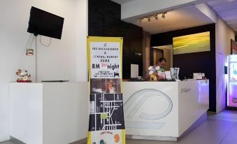 Leo Backpackers @ Central Market