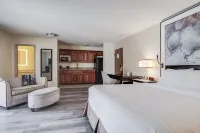 Cottonwood Suites Savannah Hotel & Conference Center