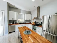 Otter Point Getaway| Cozy & Calming| Close to Sooke| Stylish Westcoast Vacation