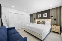 Family Retreat Sleeps 11, Heated Pool, Mini Golf, Kayak Experience, Waterfront