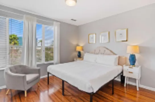 4816 Cayview Avenue 303