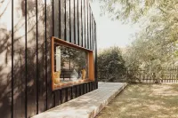 Modern wooden house on the Bodden with two apartments that can be combined Hotels in Loissin