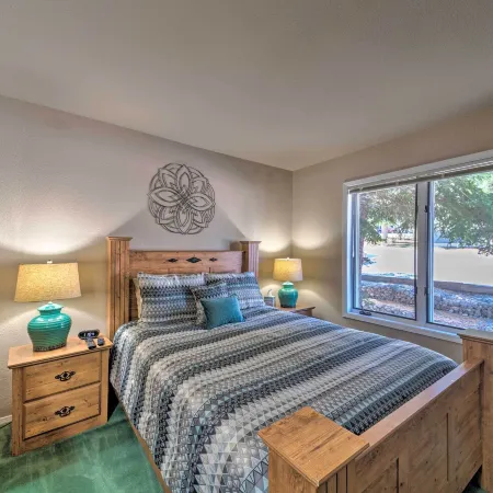 Cloudcroft Townhome w/ Deck - 1 Mi to Burro Ave!