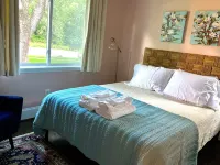 Blue Door Walk to Avondale Dog-friendly w Yard - balcony