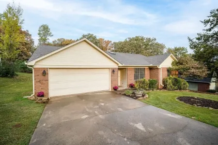 Cozy Cove-Cute 3BR in Town