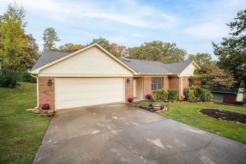 Cozy Cove-Cute 3BR in Town