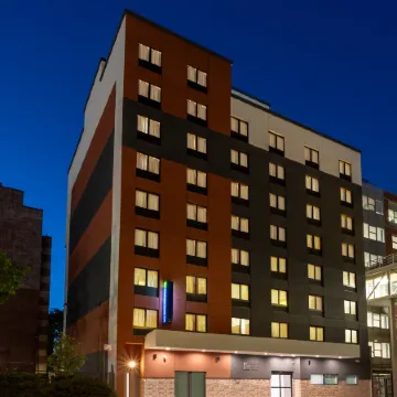 Holiday Inn Express & Suites Bronx - Zoo Area by IHG Отели рядом с достопримечательностью «168 улица»