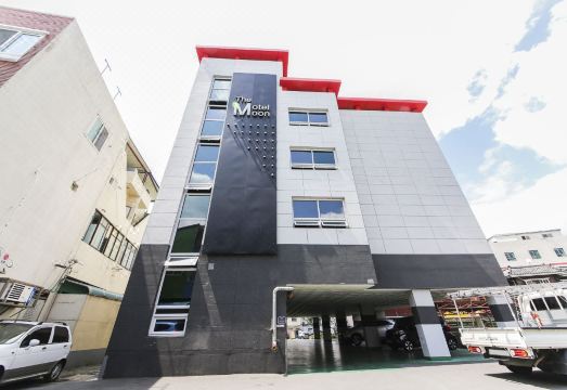 넓은 욕조 시설