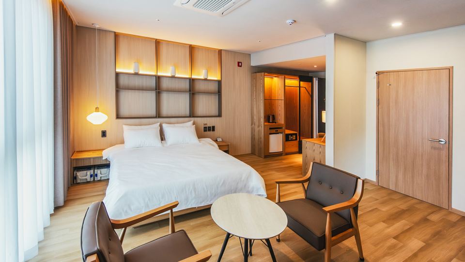 The Land Hotel Hayang Branch