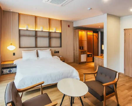 The Land Hotel Hayang Branch Hotels in Gyeongsan-si