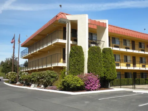 喇叭花套房酒店