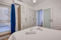 Qala Tranquil Escape - Stylish with Terrace & AC - 3-Star