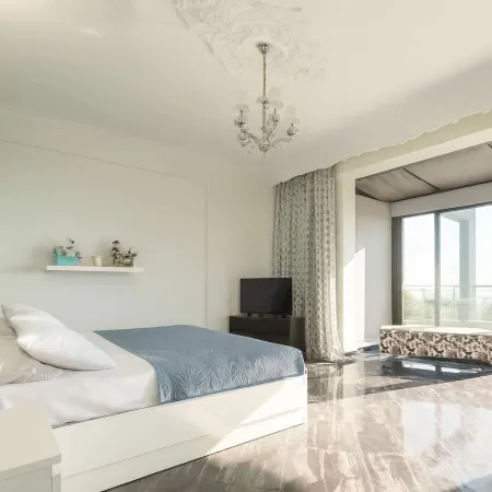 Villa Erytha - Serene Retreat With Views Garden
