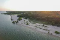 New Home, Short Walk to Lake Texomas Sandy Shores - 4-Star
