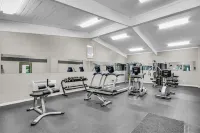 Eastlake Suites Hotel & Conference Center by OYO Urbana - Gym