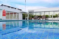 Harris Hotel Pontianak - Pool