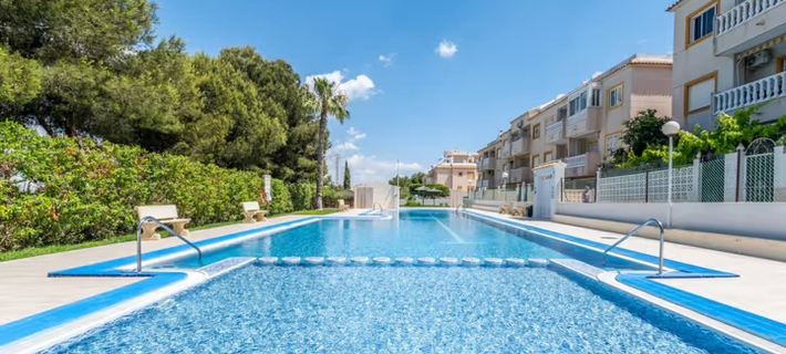 Ground floor apartment with terrace and pool Hotels in Torrevieja