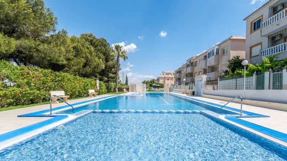 Ground floor apartment with terrace and pool