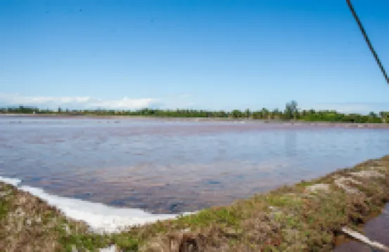 Casa com Piscina Quadra de Areia e Churrasqueira