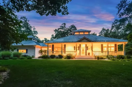 Private Beautiful Surrounding Hot Tub Mins to Saug Hotels in 