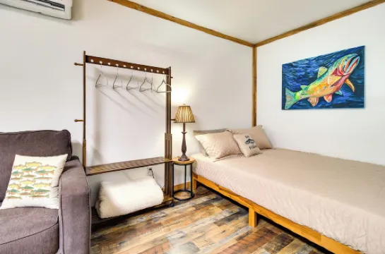 Norfork Studio Escape Walk to White River!