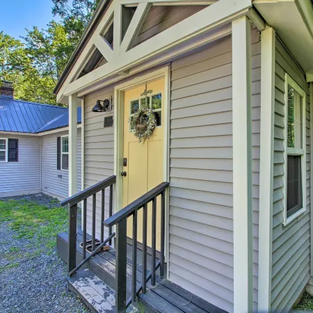 Stylish Mountain Home Near Ski, Golf and Manchester!
