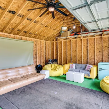 7 Mi to Dtwn Atlanta: Family Home w/ Large Yard!