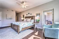 Classy Resort Condo w/ Balcony: Walk to Beach - parking