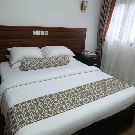 GUIM'S SQUARE HOTEL