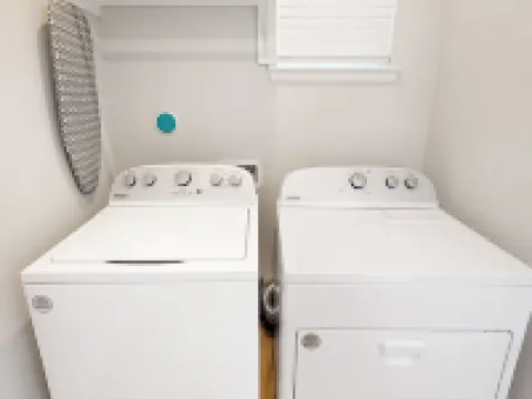 Patio Dining & Yard: Porter Escape, 3 Mi to Golf Hoteles en Porter