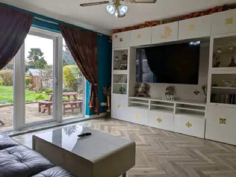 Central Large House close to Heathrow Hotels in 
