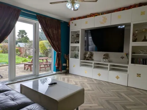 Central Large House close to Heathrow