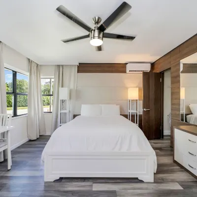 Deco Boutique Hotel Hotels near South Beach Park