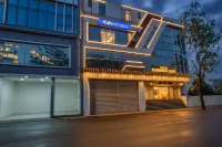 Hotel Vasundhara Grand