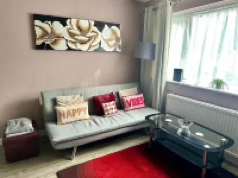 NKN Cosy maisonette Dartford station free parking