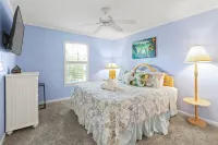 Beach House Anna Maria Island, FL - 1 block to beach!