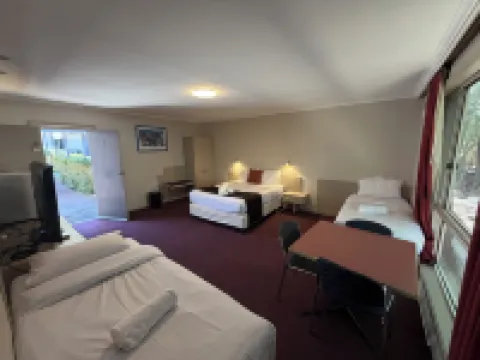 靈伍德湖旅館 靈伍德酒店