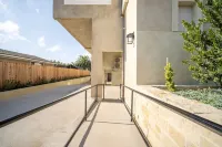 3-Bedroom King Size New Build Apartment in Charming Carpinteria with WiFi, AC.