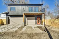 Modern Erie Home - Walk to Downtown! -  Privatzimmer