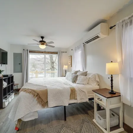 Hilltop Hideaway w/ Scenic Views & Hot Tub!
