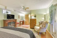 Fort Calhoun Home w/ Screened Porch + Playground! Hotel a 