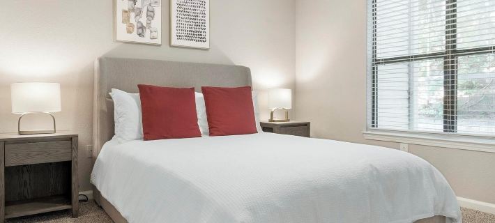 Landing Apartments Near Coomer Creek Hotels in Garland