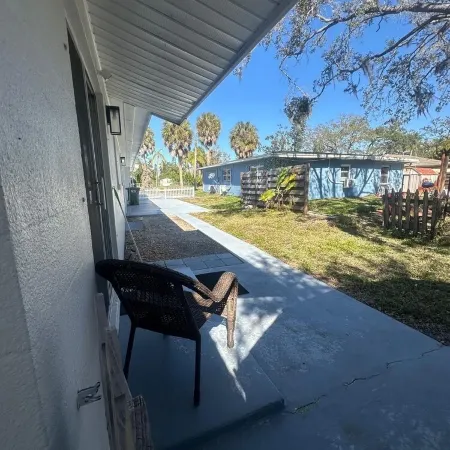 Charming 2-bedroom apartment in fantastic Bradenton with AC, WiFi