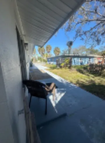 Charming 2-bedroom apartment in fantastic Bradenton with AC, WiFi