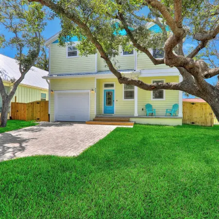 Spacious Beach Home - Just a Block From the Ocean & the River