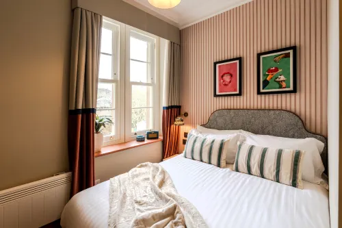 Pembroke House | 1 Bed apartment | Pin Stripe Pink