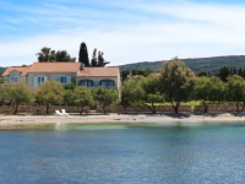 Mirca in Supetar With 7 Bedrooms and 6 Bathrooms Hoteles en Mirca