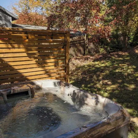 The Mac House - With a Hot Tub!