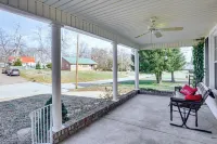 Patio Oasis! Charming 'ivy Cottage' in Tennessee - Homestays