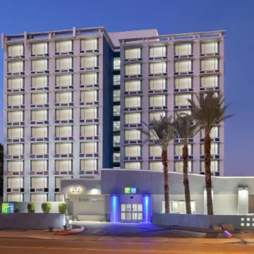 Holiday Inn Express & Suites Phoenix - Midtown by IHG